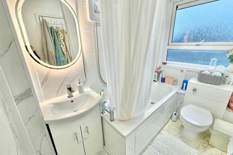 undefined, Grantham Towers, Leeds, West Yorkshire, LS9