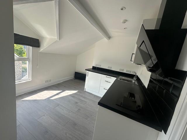 Kitchen lounge area.jpg