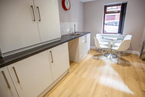 undefined, Markden Mews, L8 1TN,