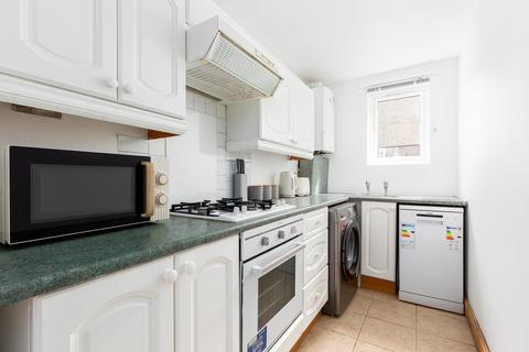 2 bedroom flat to rent, Clapham Road