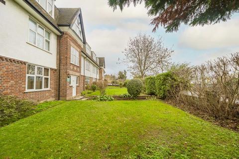 undefined, Upper Sunbury Road, Hampton TW12