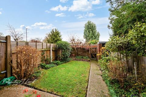 2 bedroom maisonette for sale, Wricklemarsh Road, London