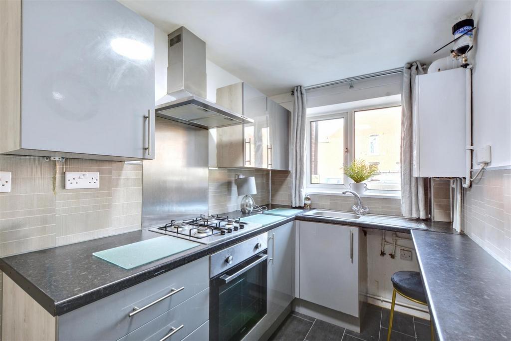 Kitchen 2.jpeg