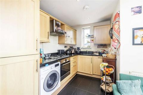 3 bedroom flat for sale, Ashford Road, London NW2