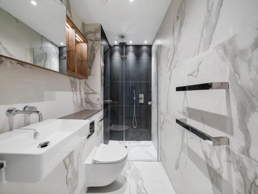 Flat 54, Signature H