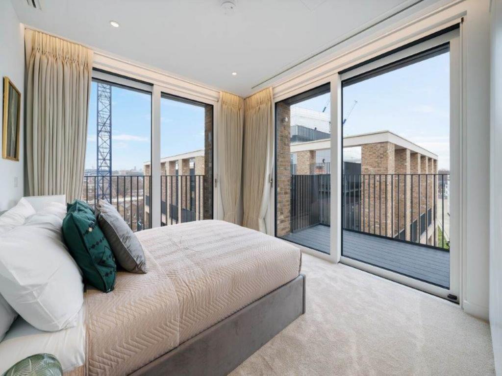 Flat 54, Signature H