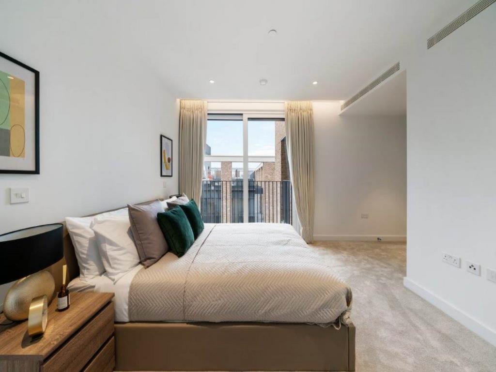 Flat 54, Signature H