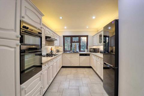 4 bedroom detached house for sale, Clacton on Sea CO15