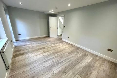 undefined, Luton LU2