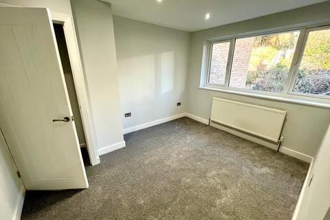 undefined, Luton LU2