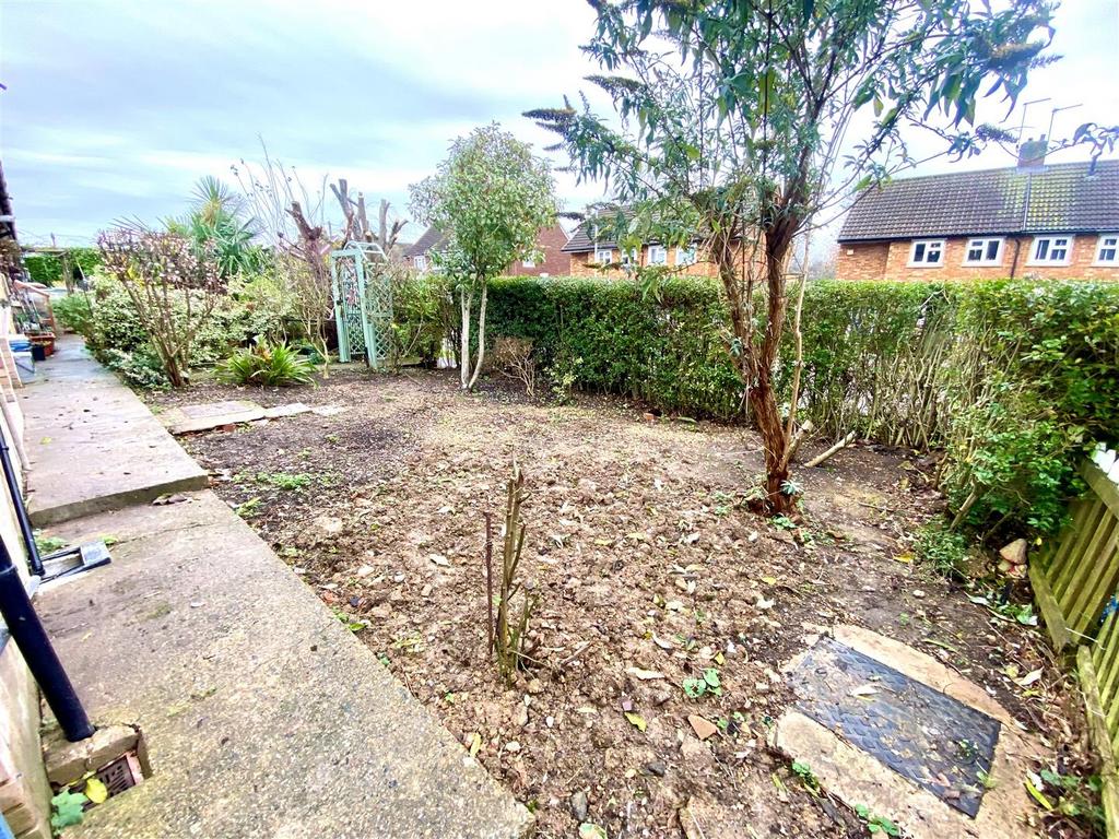 Front Gdn 2.jpg