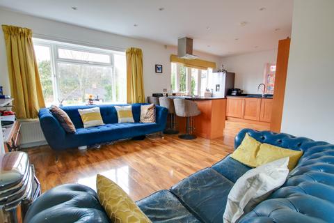 3 bedroom semi-detached house for sale, MIDANBURY! GARAGE! UTILITY! OPEN PLAN LIVING!