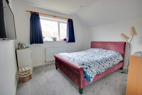3 bedroom semi-detached house for sale, MIDANBURY! GARAGE! UTILITY! OPEN PLAN LIVING!