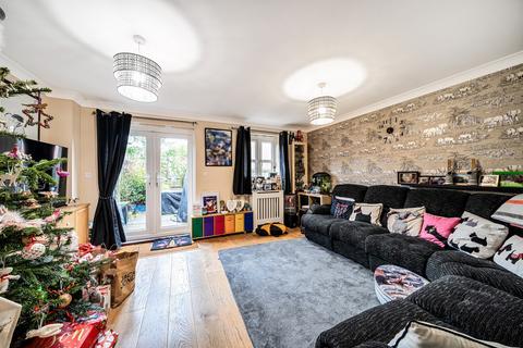 undefined, Lapwing Way, Four Marks GU34