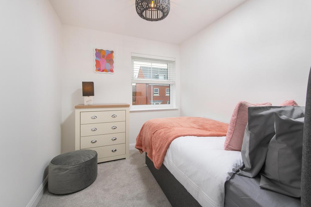 Hadley single bedroom