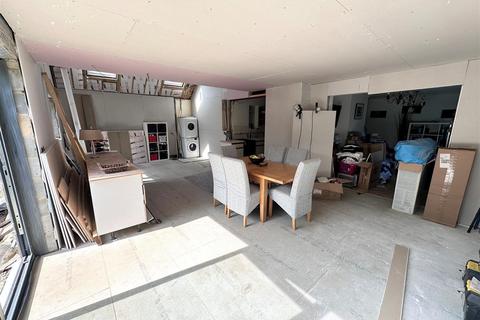 4 bedroom detached house for sale, Shelburne Road, Calne SN11