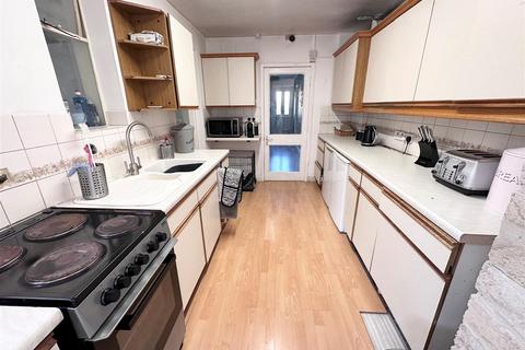 4 bedroom detached house for sale, Shelburne Road, Calne SN11