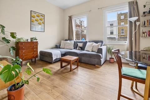2 bedroom maisonette to rent, Hackney Road, London E2