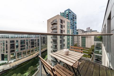 undefined, High Street