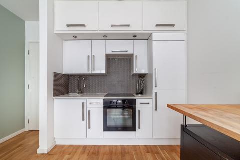 2 bedroom flat to rent, Holmes Road