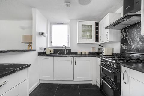 undefined, Thomas More Street