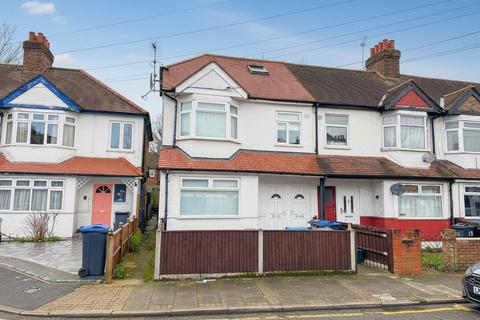 3 bedroom maisonette to rent, Kimble Road, London SW19