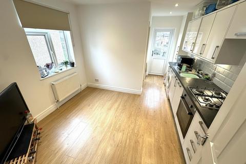 3 bedroom maisonette to rent, Kimble Road, London SW19