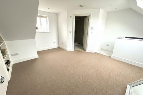 3 bedroom maisonette to rent, Kimble Road, London SW19