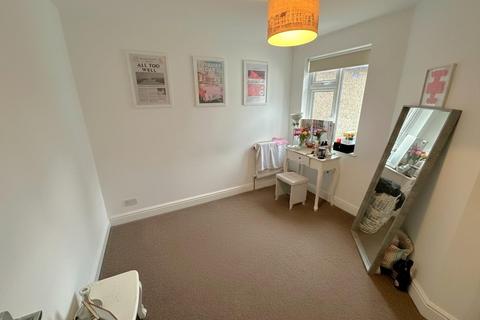 3 bedroom maisonette to rent, Kimble Road, London SW19