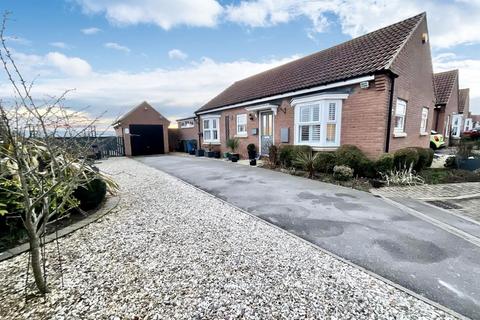 2 bedroom detached bungalow for sale, Fieldside Close, Cayton, YO11