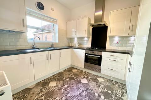 2 bedroom detached bungalow for sale, Fieldside Close, Cayton, YO11