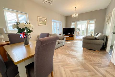 2 bedroom detached bungalow for sale, Fieldside Close, Cayton, YO11