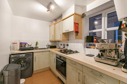 undefined, Malting Way, Isleworth, TW7