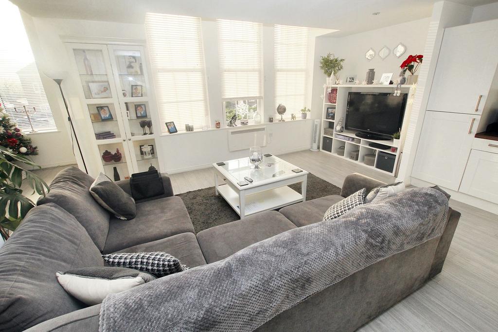 Open Plan Lounge / Kitchen / Diner