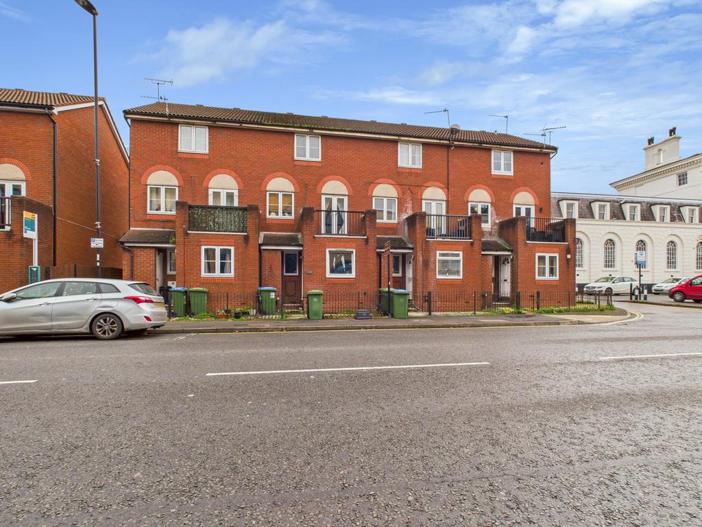 2 Bedroom Maisonette for Rent