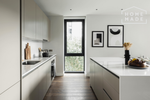 undefined, Clay, Alto, Wembley HA9