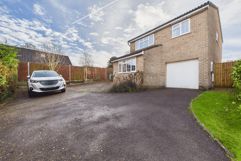 Four bedroom detached home in village location wi