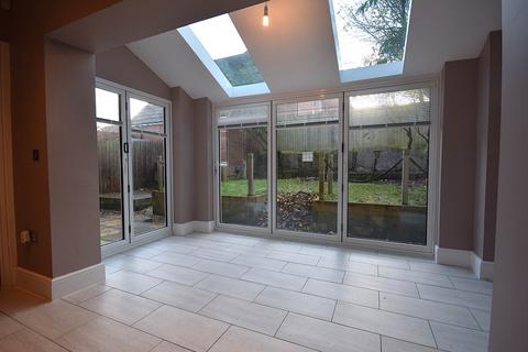 5 bedroom detached house to rent, 29 Blackmore Avenue, Bideford