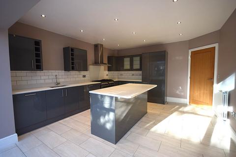 5 bedroom detached house to rent, 29 Blackmore Avenue, Bideford