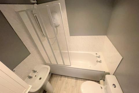 2 bedroom flat to rent, Clarence Square, Cheltenham GL50