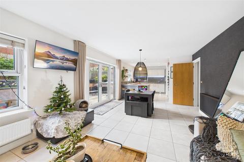 undefined, Tutbury Drive, Burton-On-Trent DE15