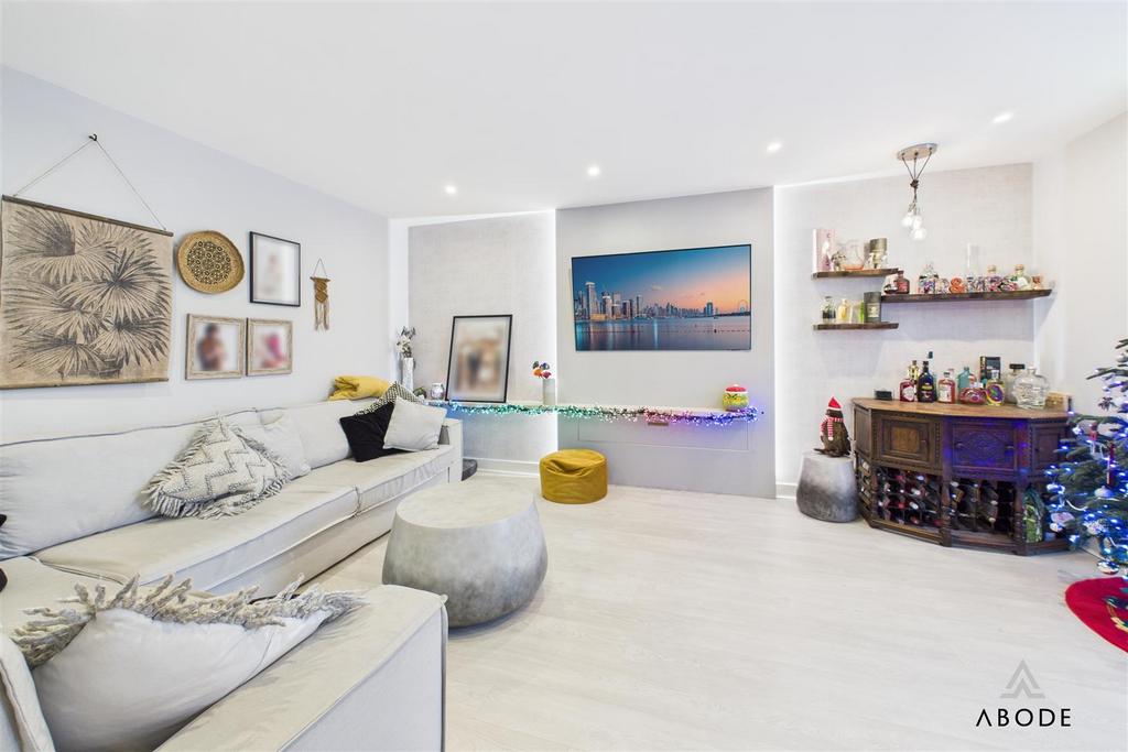 CAM01882 G0-PR0244-STILL025.jpg