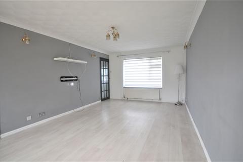 3 bedroom terraced house to rent, Holt Close , IG74HH