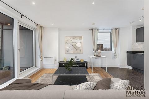 2 bedroom flat to rent, Wharfside Point, Canary Wharf, E14