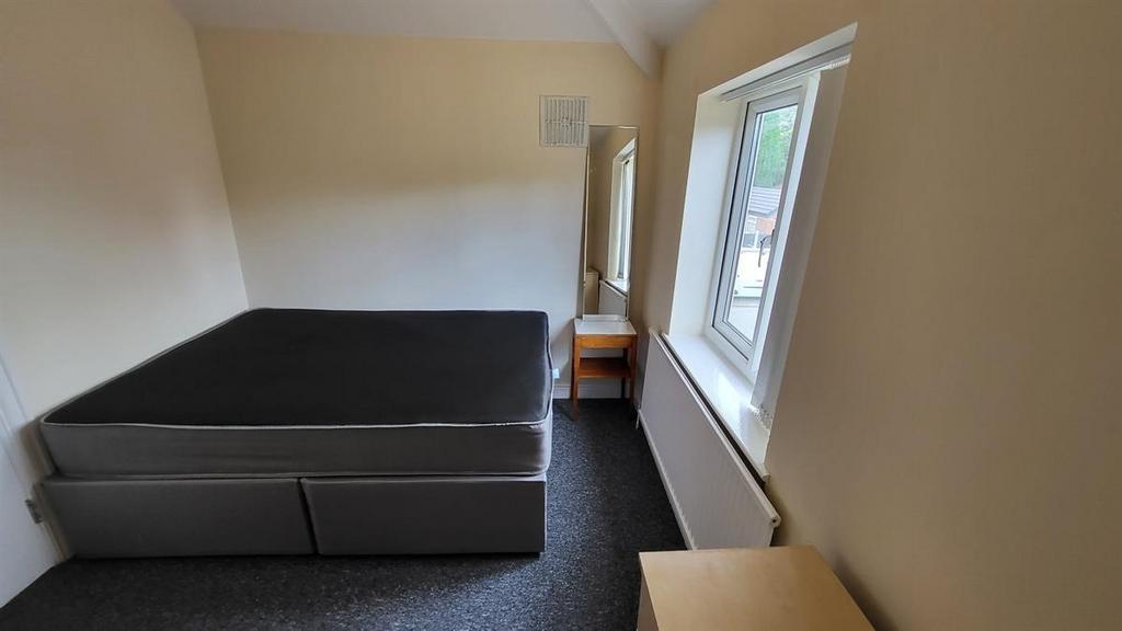 Neat double bedroom with a comfortable divan be...