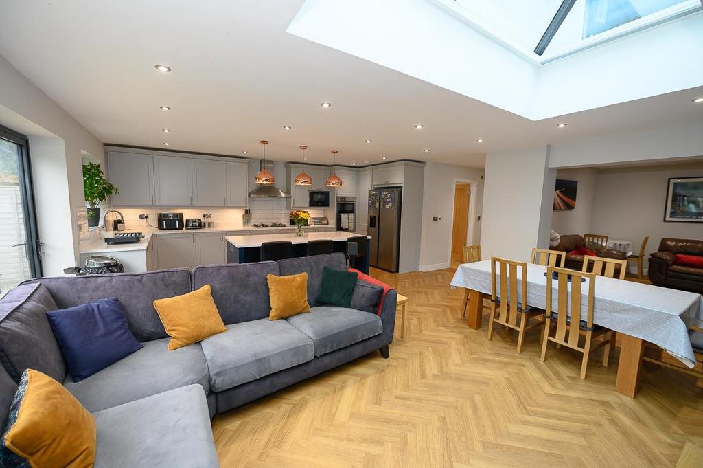 Kitchen-dining-family room pic 2.jpg