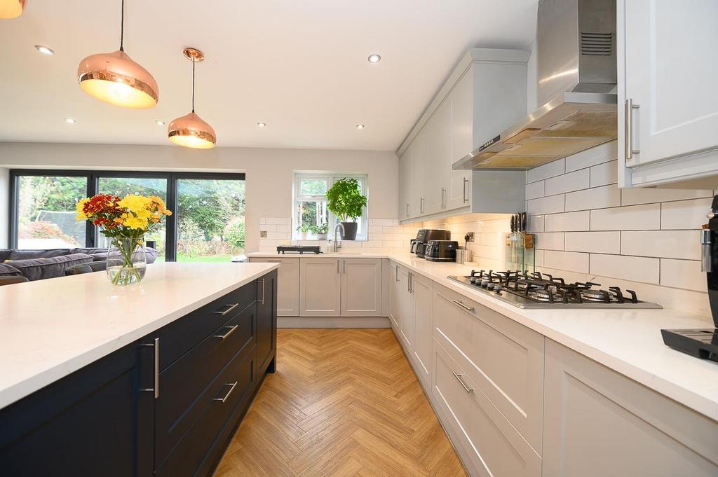 Kitchen pic 2.jpg