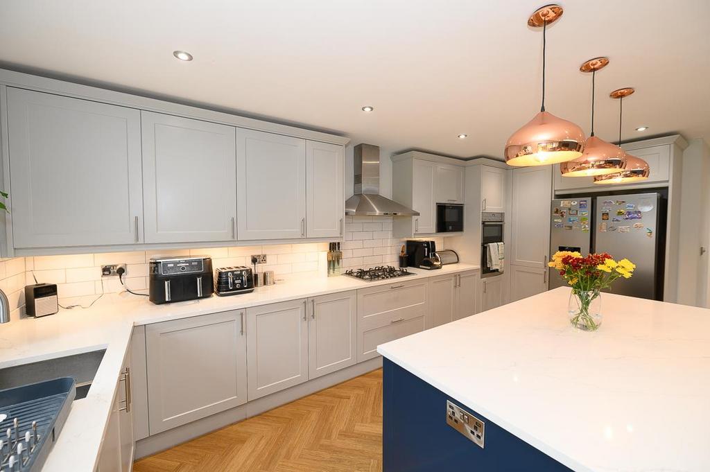 Kitchen pic 1.jpg