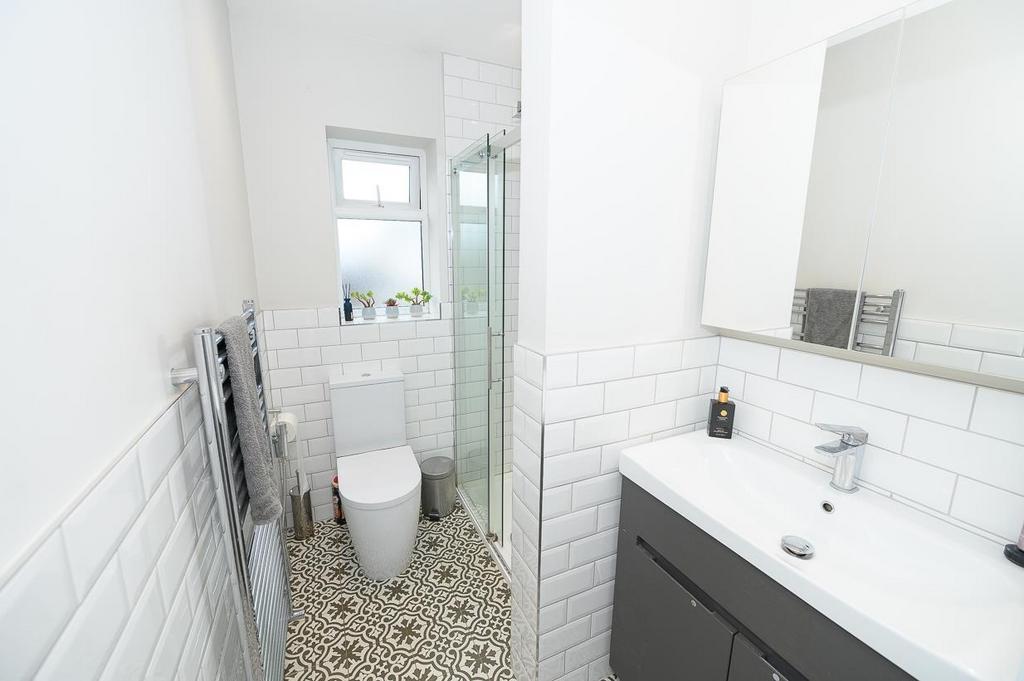 Ensuite pic 2.jpg