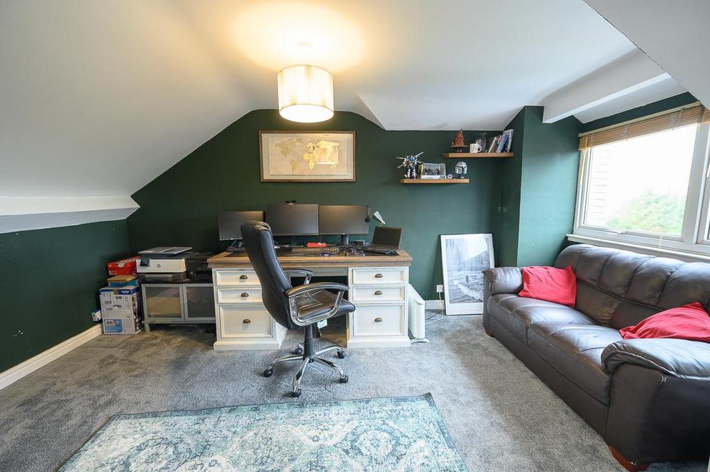 Bedroom 5-loft room.jpg